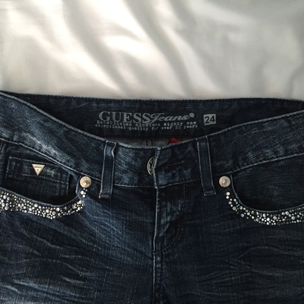 Guess - Picture 3 of 3
